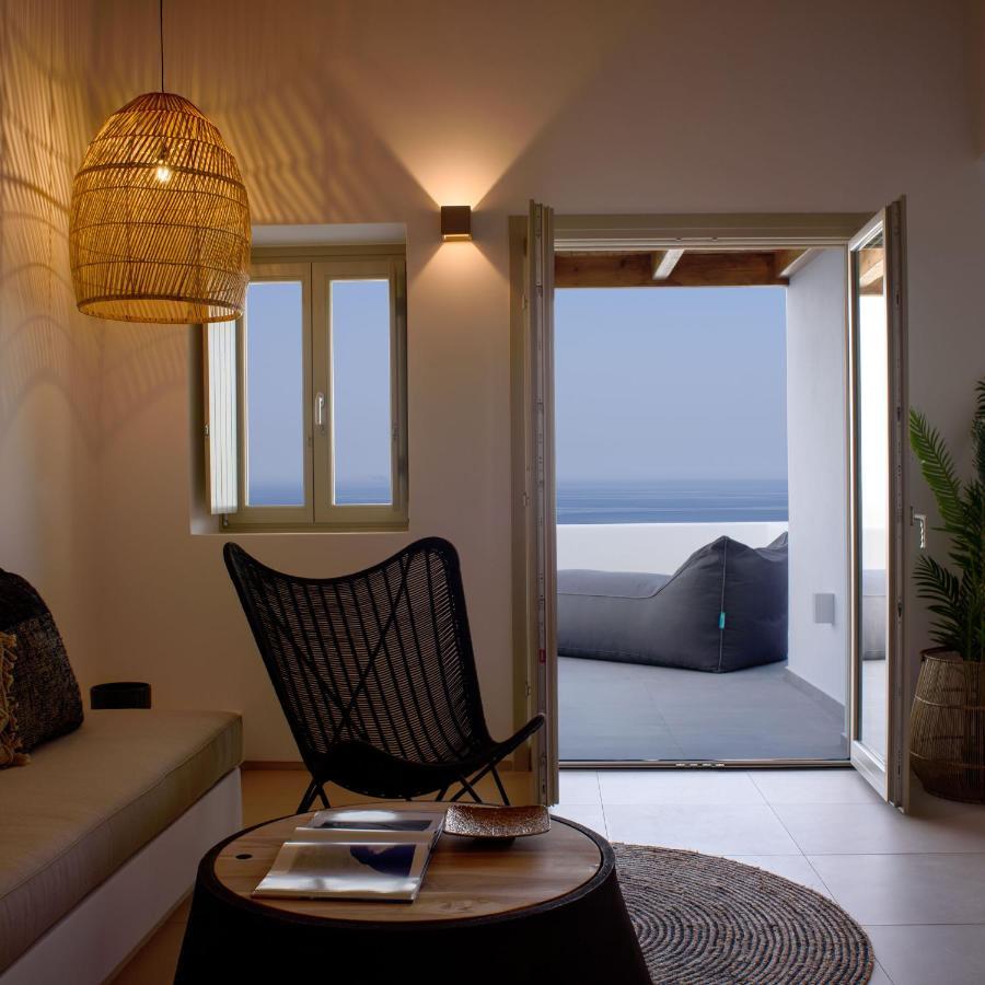 Este Luxury Suites Fira  Dış mekan fotoğraf