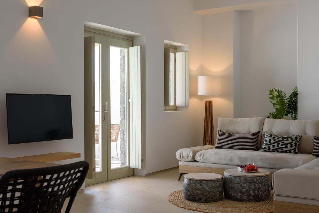 Este Luxury Suites Fira  Dış mekan fotoğraf