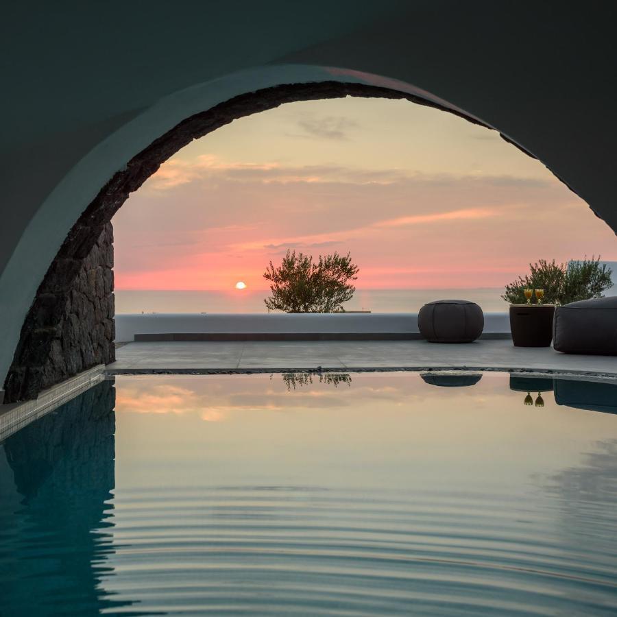 Este Luxury Suites Fira  Dış mekan fotoğraf