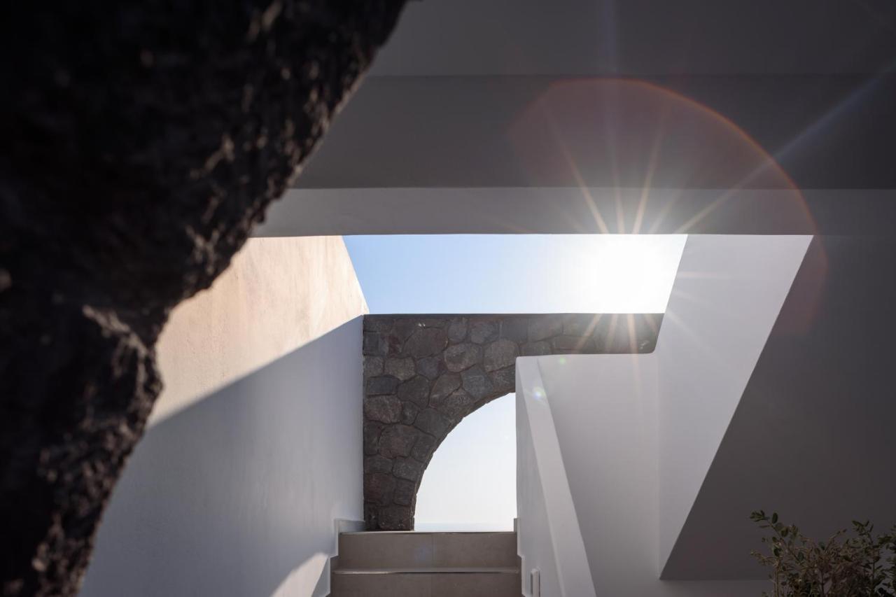 Este Luxury Suites Fira  Dış mekan fotoğraf